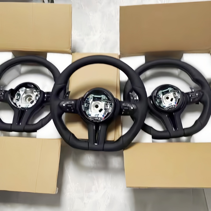 Interior Design Services - Volante in Pelle per Auto BMW
